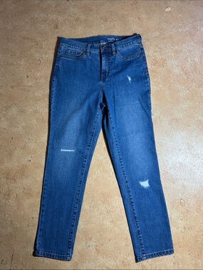 Studio Women's Skinny Jeans in Dark Blue with Subtle Distressing